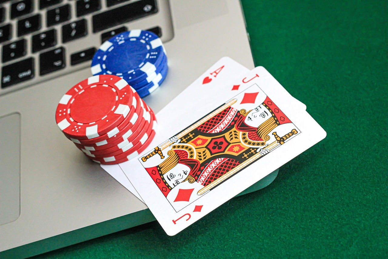 Tarung Mesin game interface on hajitoto slot showing stake selection and spin controls